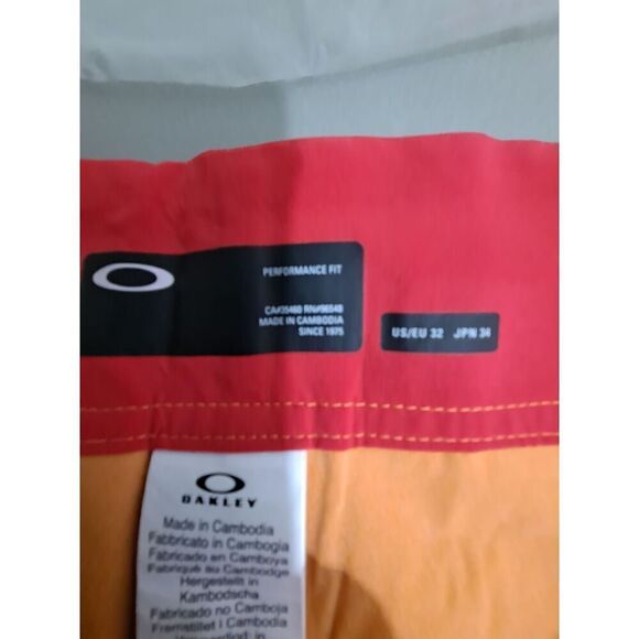 Oakley Mens Board Shorts NWT - Picture 1 of 11